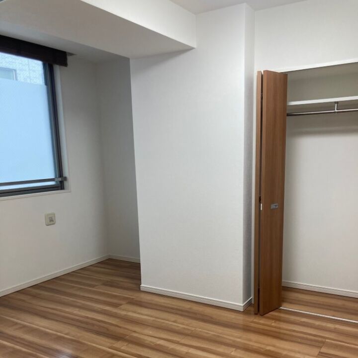 原状回復のクロス貼り替え1部屋壁面約25㎡ 原状回復の壁紙張替え相場｜残存価値の計算式と金額例【入居3年/5年/7